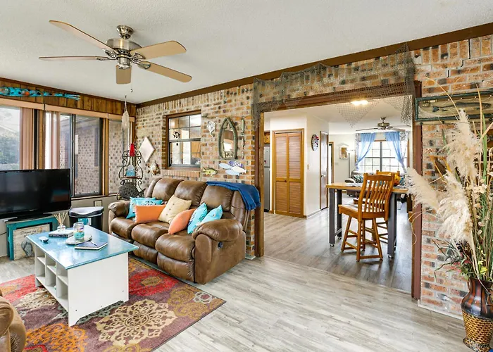 Cozy Home W/ Fenced Backyard In Sunset Beach!